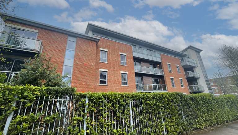 Raising the Standard in Wimbledon: Safe, Compliant Façade Renewal at Warwick House
